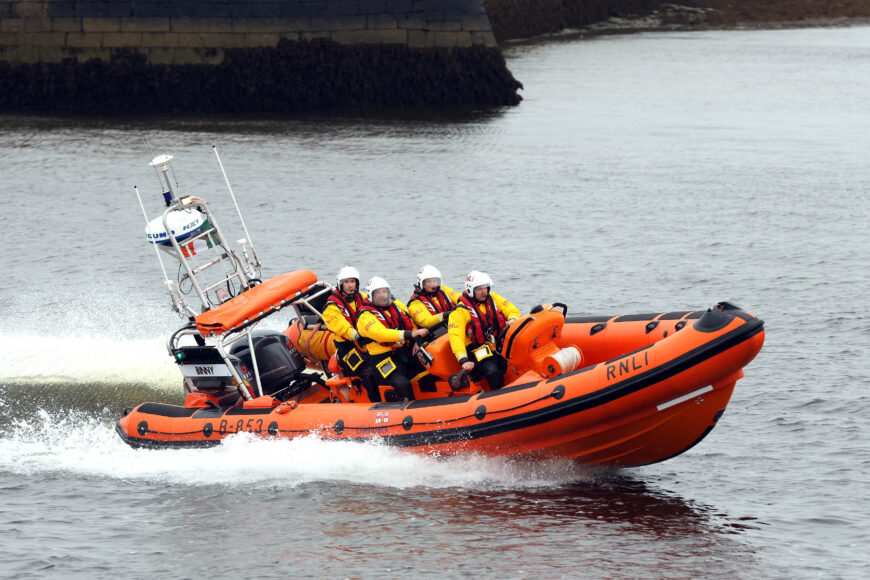 Galway RNLI launch to assist two kayakers in difficulty on Galway Bay 