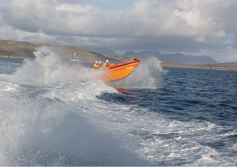 Clifden RNLI assist three walkers stranded on Omey Island