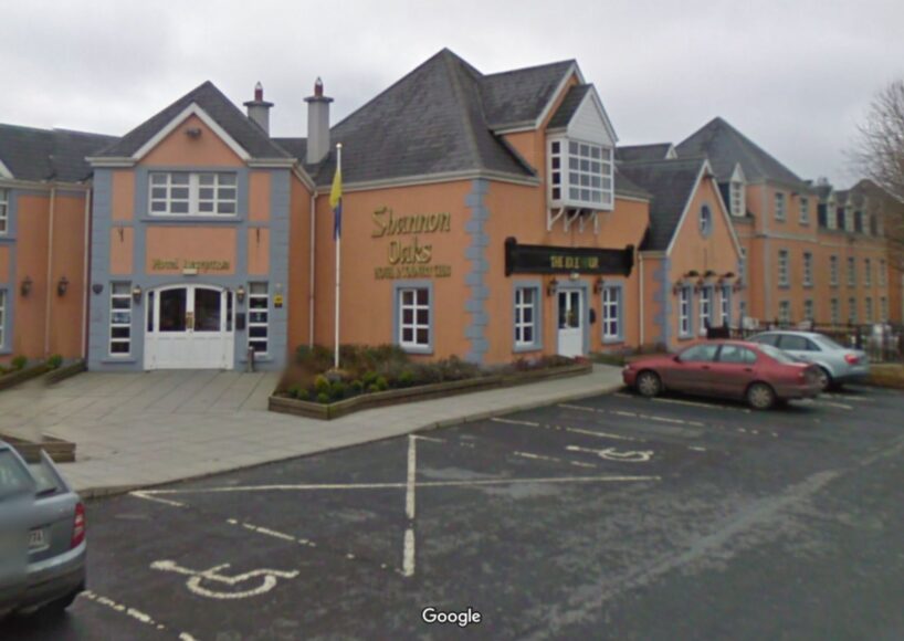 Councillors critical of explanation for removal of Shannon Oaks Hotel from derelict buildings register