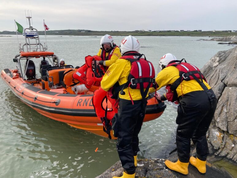 Clifden RNLI rescue family of six including six month old baby
